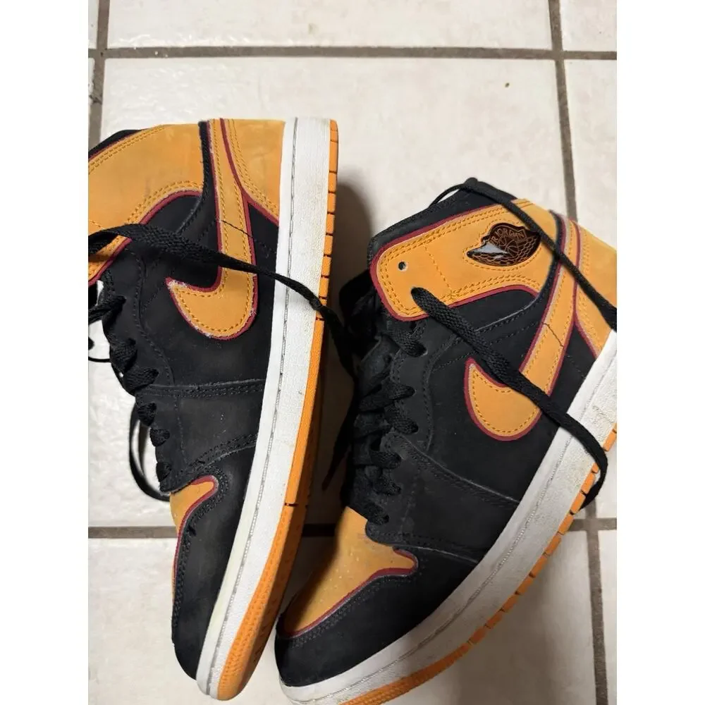 Air Jordan 1 Retro Mid 